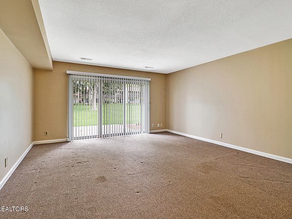 5th image of 25 Wilshire Heights Dr