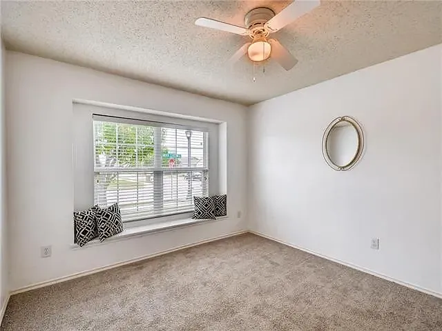 2412 Grover Cleveland Dr — Photo 13