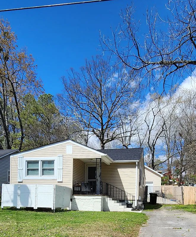 2 bed, 1.0 bath, 837 sqft, $1,400 — Photo 1