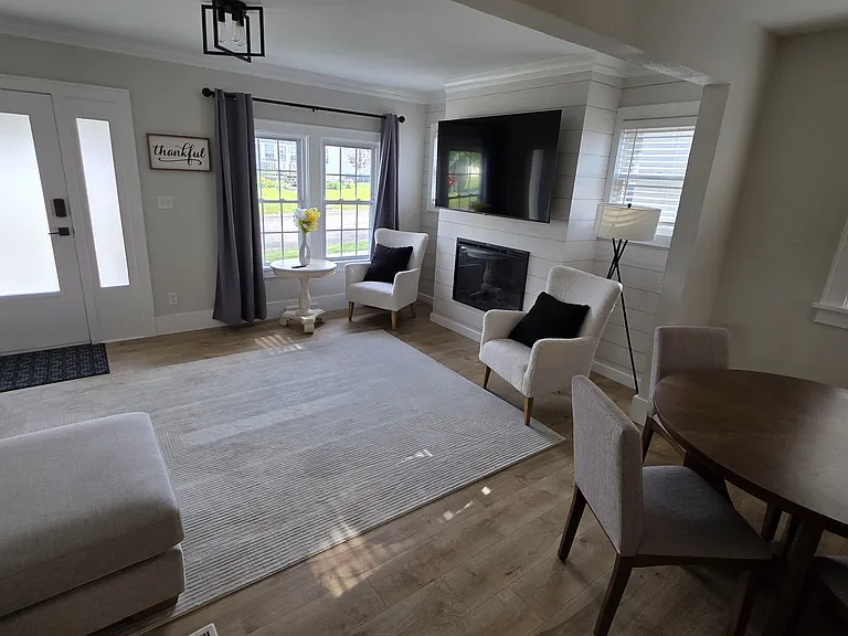 1409 E Samuel Ave — Photo 21