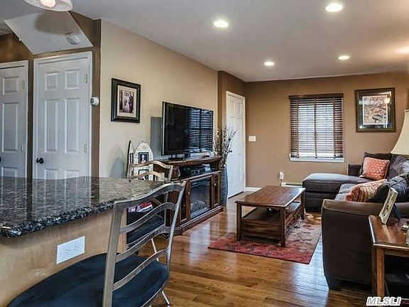 3rd image of 200 Forest Ave