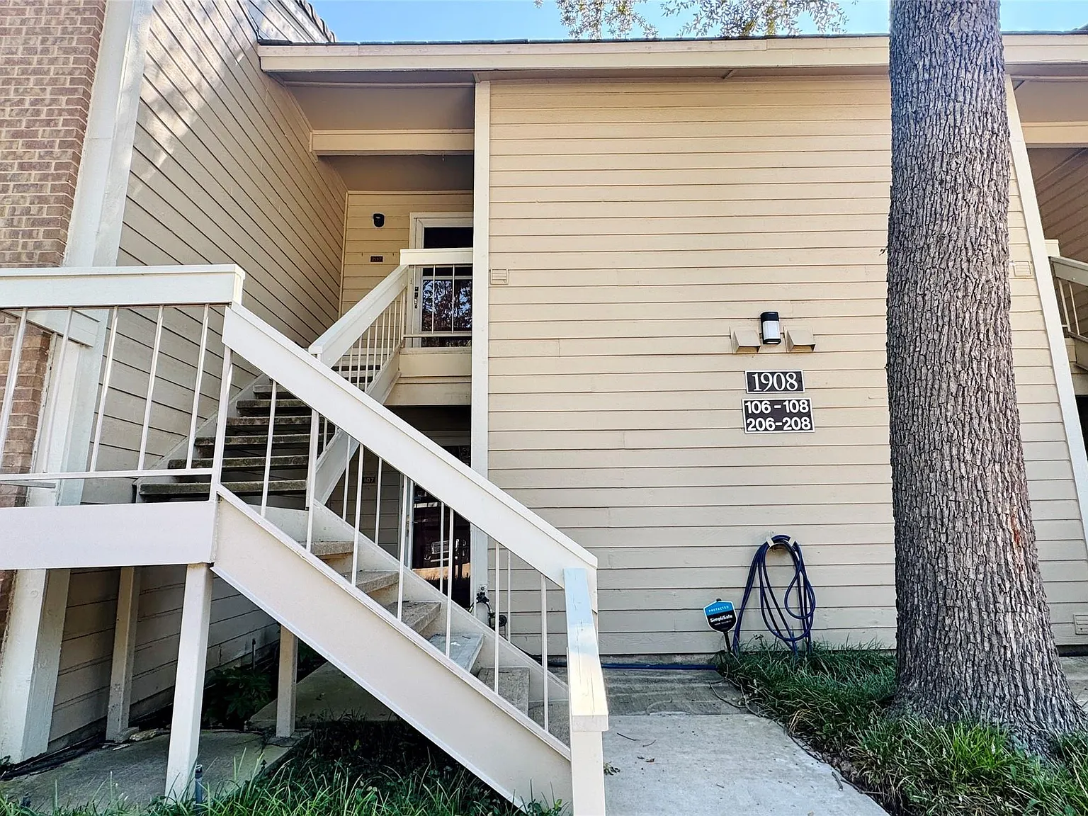 2 bed, 1.5 bath, 936 sqft, $1,295 — Photo 1