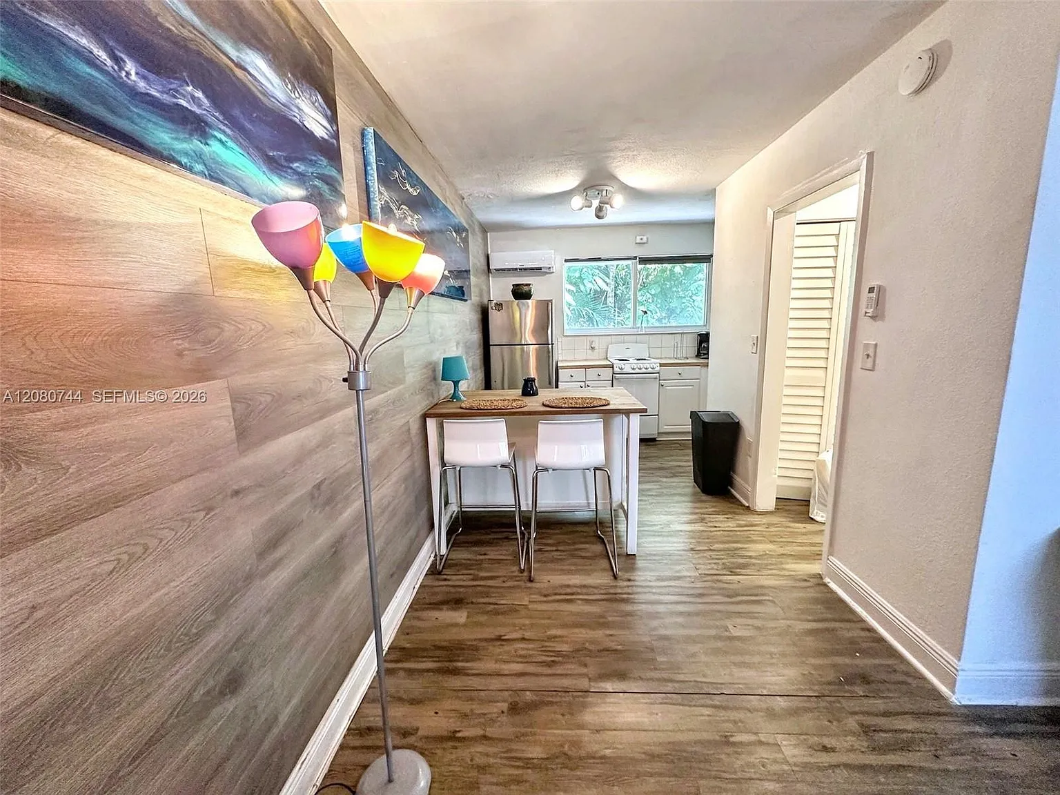 Coco Palm Condo — Photo 1