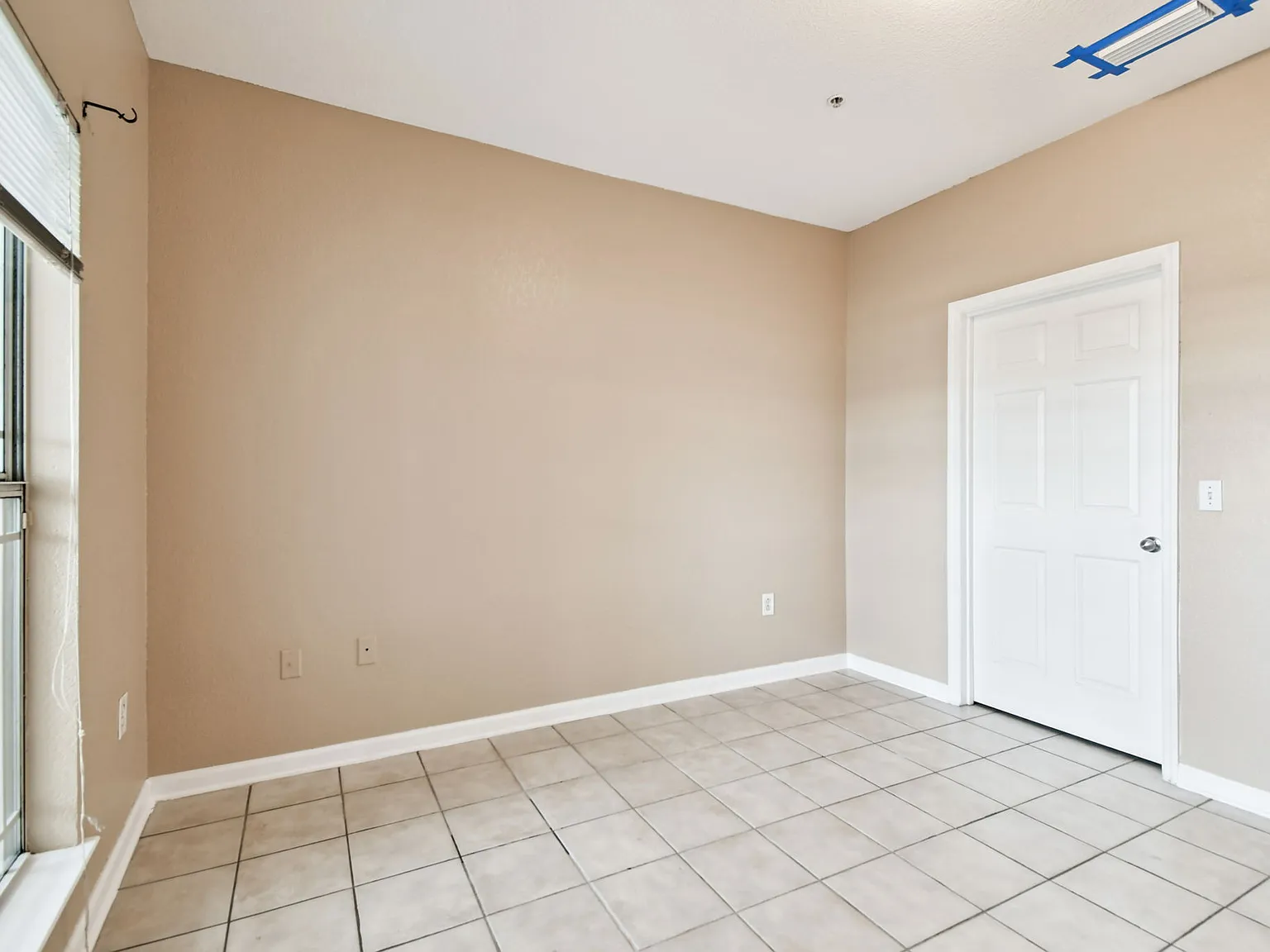2 bed, 1010 sqft, $2,300 — Photo 4