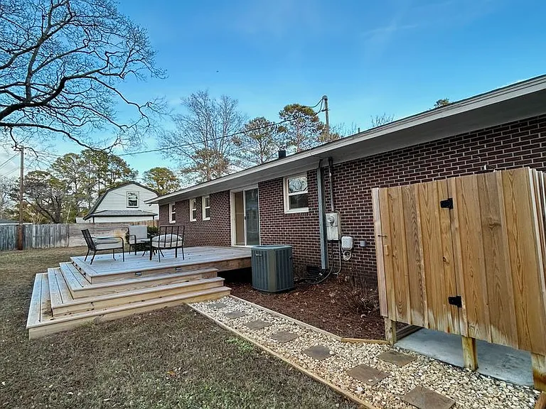 408 Lynette Dr — Photo 15