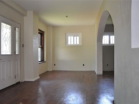 4th image of 311 W Hampshire St