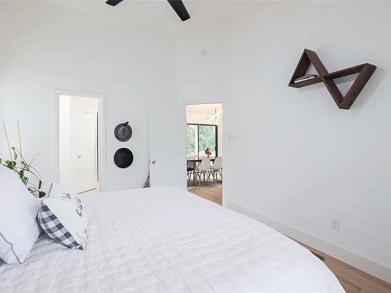 8812 United Kingdom Dr — Photo 17