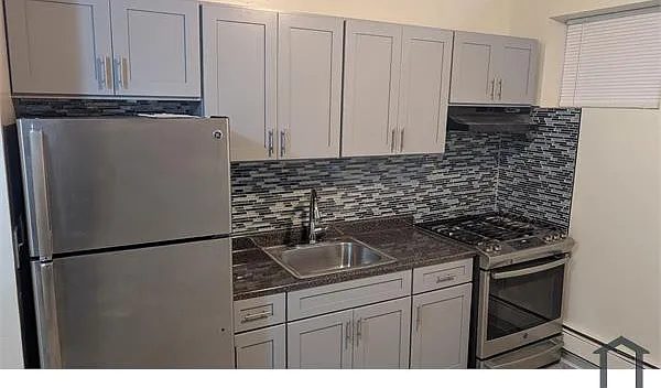 3 bed, 1200 sqft, $3,750 — Photo 2
