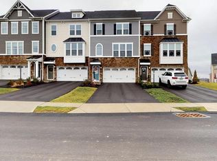 4038 Overview Dr, Canonsburg, PA 15317