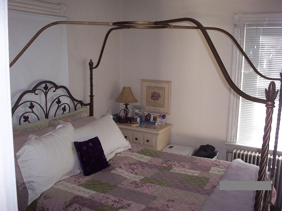 2nd image of 46 Queen St