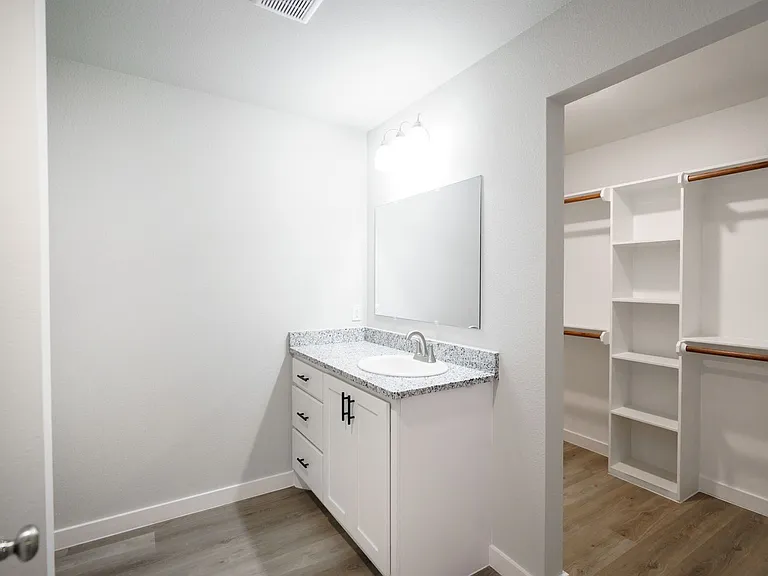 2718 Roman Ln — Photo 10