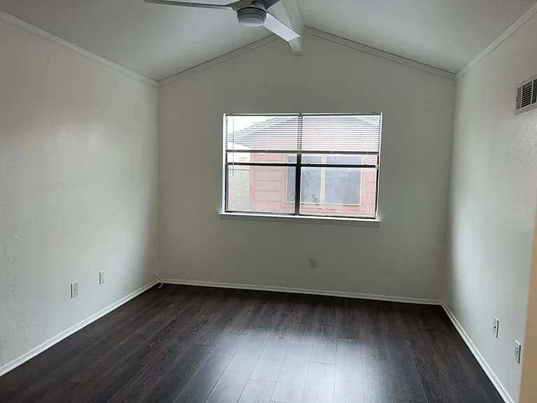 1218 Westway Cir — Photo 4