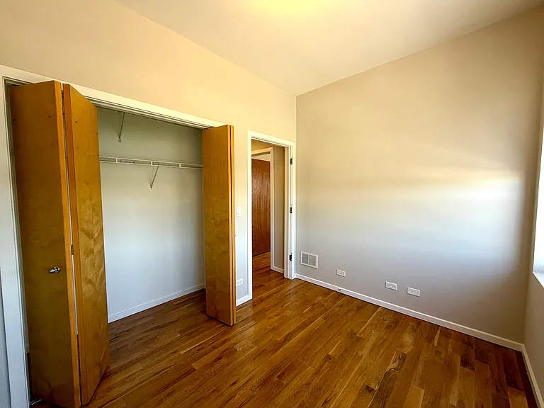 2157 N Damen Ave #305 — Photo 32