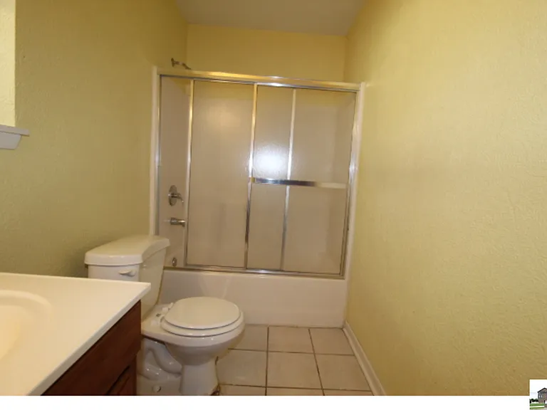 409 Oak St — Photo 36