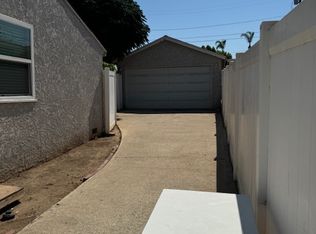 722 W 9th St, Corona, CA 92882