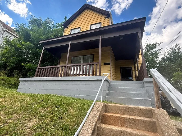 335 Cedarhurst St — Photo 1