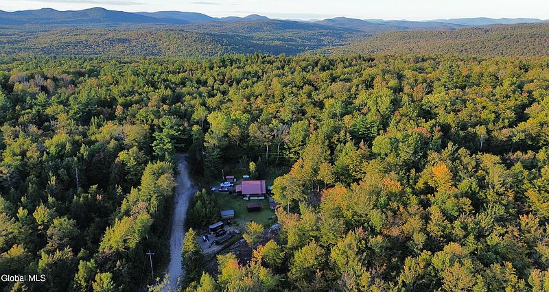 3rd image of 107 Lake Road