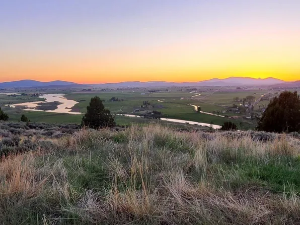 301 Diego Ln, Klamath Falls, OR 97603
