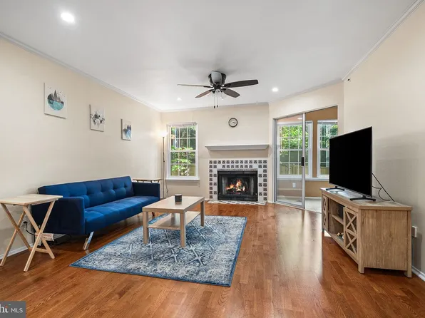 3309 Wyndham Cir APT 2171, Alexandria, VA 22302