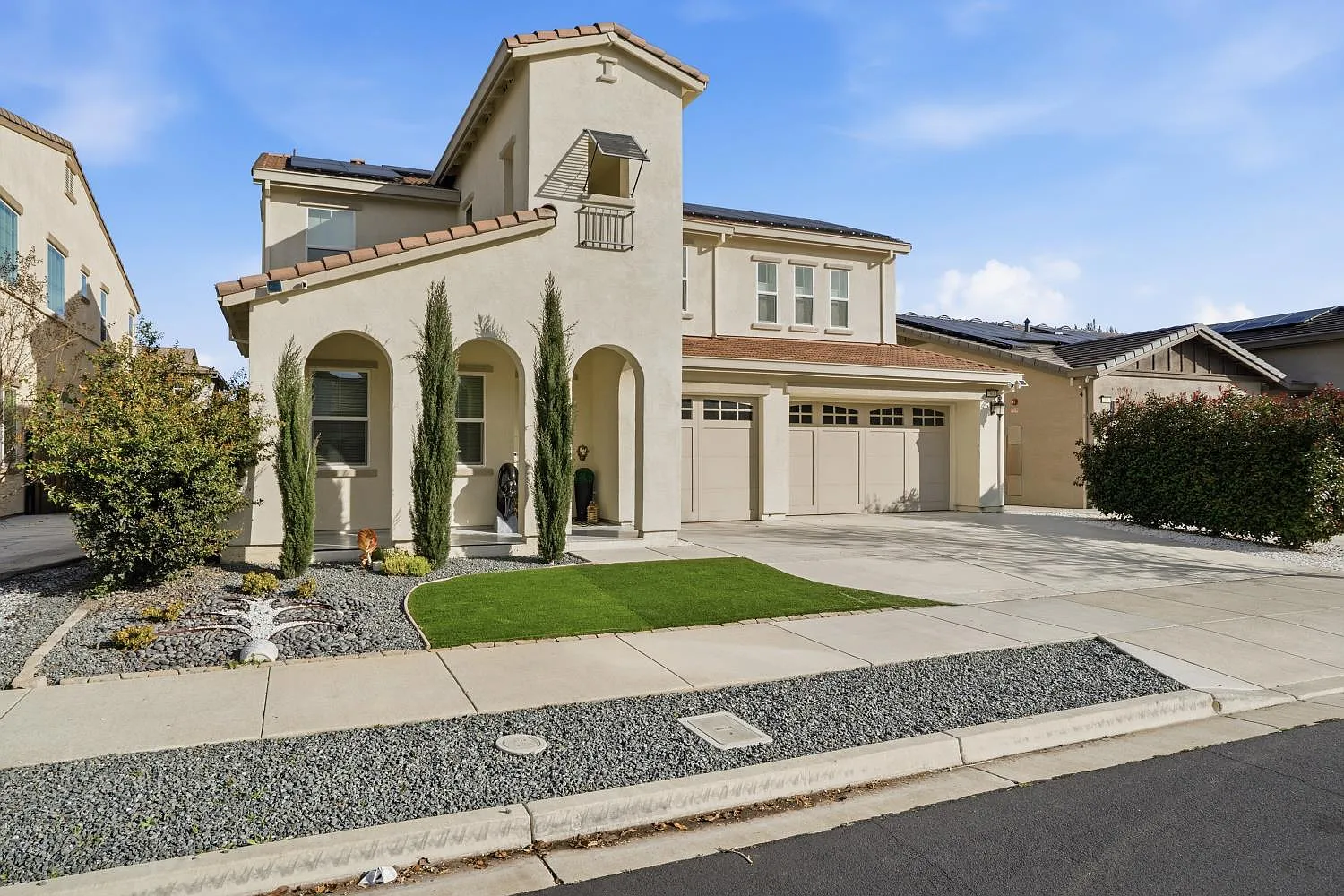 6 bed, 3626 sqft, $4,999 — Photo 3