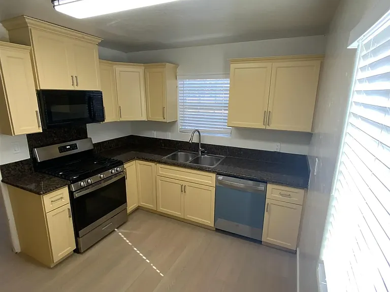 520 Glover Ave #A — Photo 8
