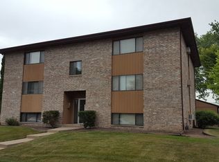 301 Lilac Ln APT 6, Elgin, IL 60123