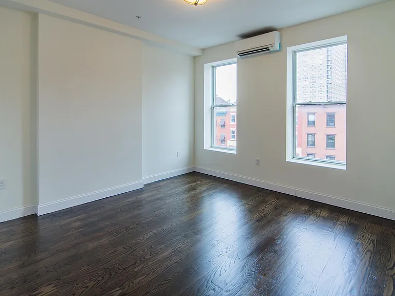 318 Washington St #4R — Photo 11