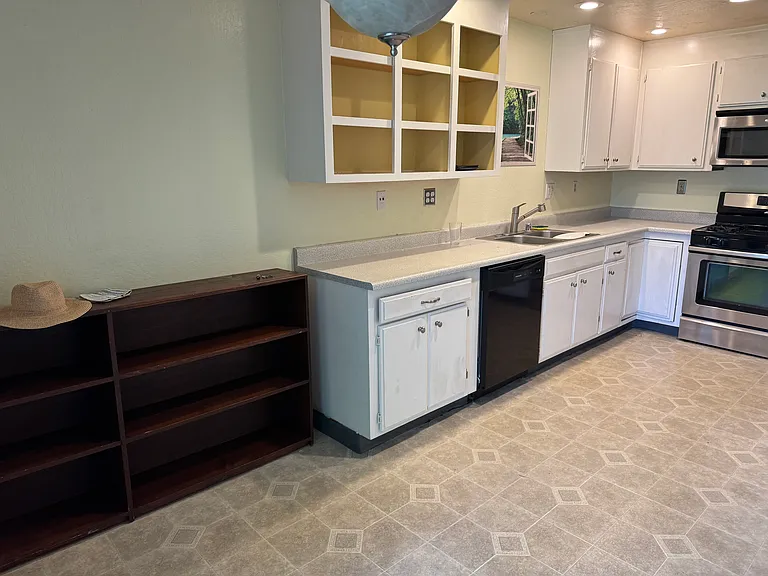 3004 Lago Vista Way — Photo 4