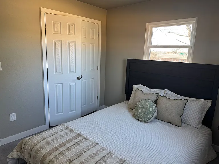 West End Apartments — Photo 23