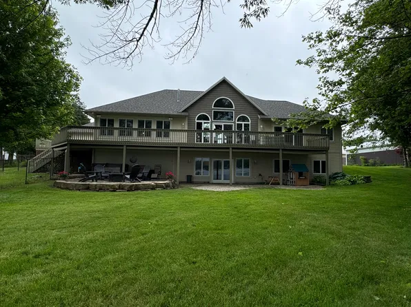8907 W 32nd St, Fremont, MI 49412