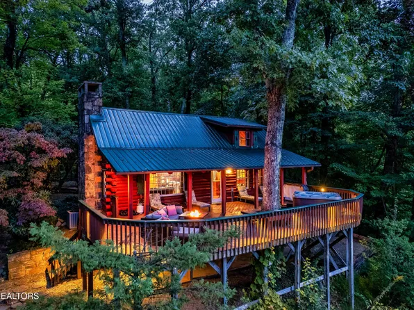 1008 E Foothills Dr, Gatlinburg, TN 37738