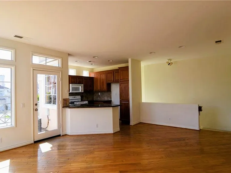 72 Shorebreaker Dr — Photo 9