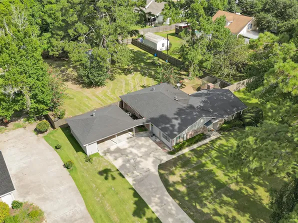 20 Skylark St, Dayton, TX 77535