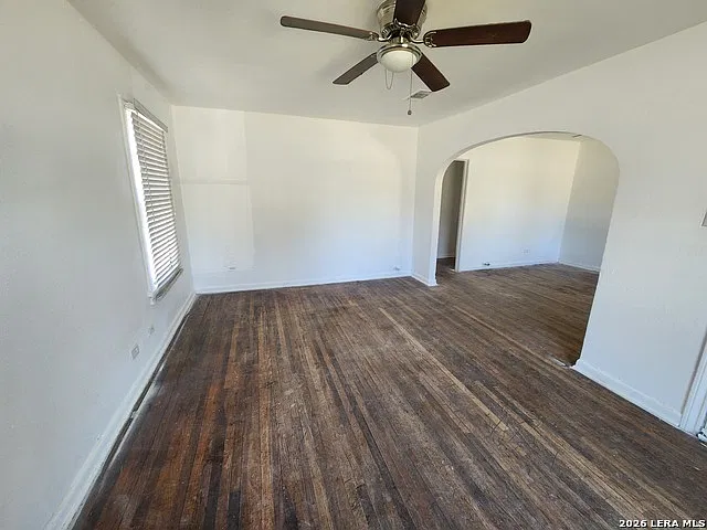 3 bed, 1.0 bath, 1295 sqft, $975 — Photo 2