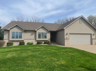 69 Penbrook Cir, Appleton, WI 54913
