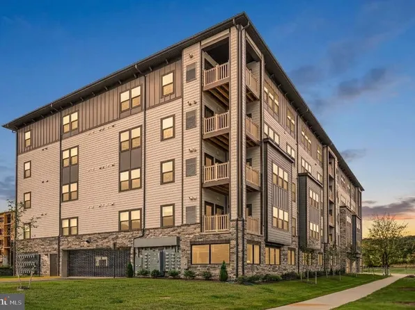 1611 Potomac Shores Pkwy Unit 402, Dumfries, VA 22026