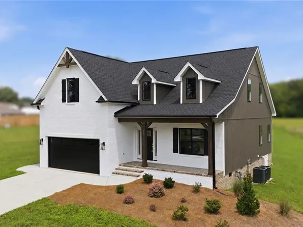 377 Lenalan Dr, Lexington, NC 27295