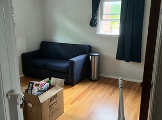 226 Longview Dr APT C, Geneva, IL 60134