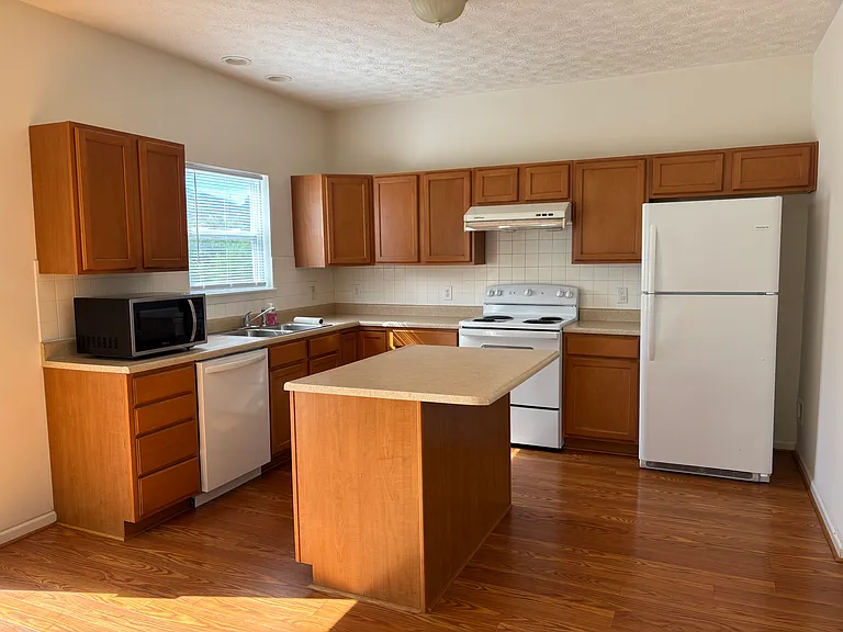3322 Webster St — Photo 4