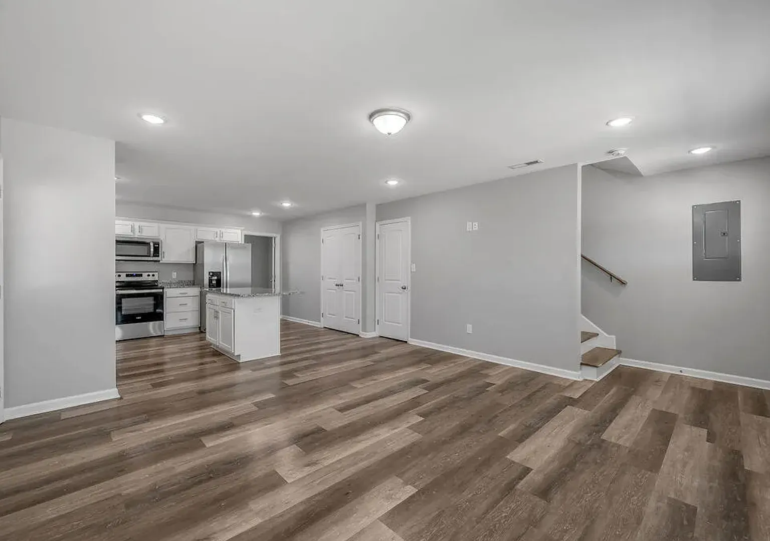 Welcome Home to 1109 Judah Bear — Photo 2