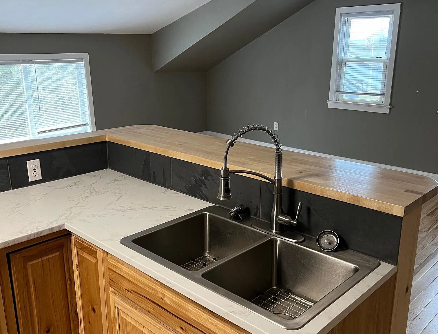 1011 Robinson St — Photo 3