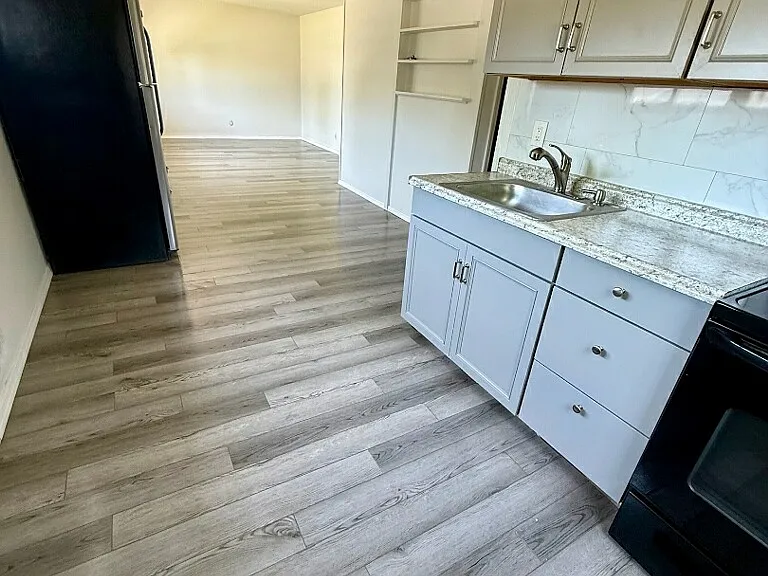 Cypress St — Photo 9