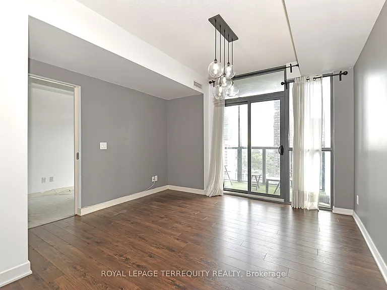 110 Charles St E #2710 — Photo 4