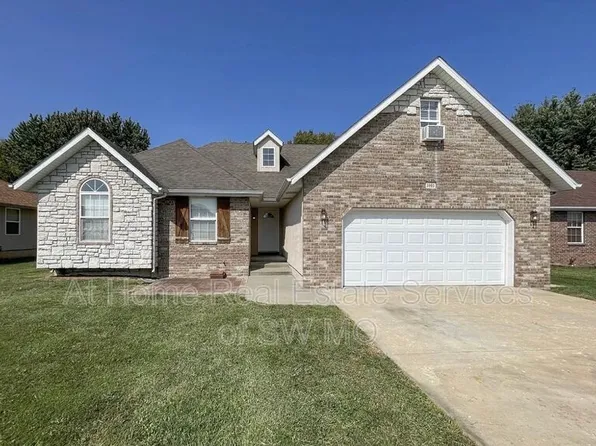 3903 S Walnut Hill Ave, Springfield, MO 65807