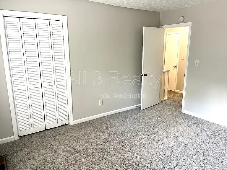 120 Meadowbrook Ct #C — Photo 11