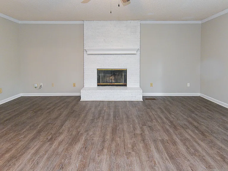 157 Greenwood Dr — Photo 3