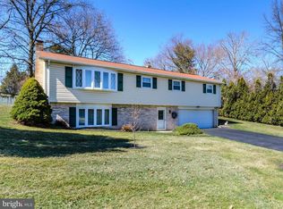 319 Allegheny Dr, York, PA 17402