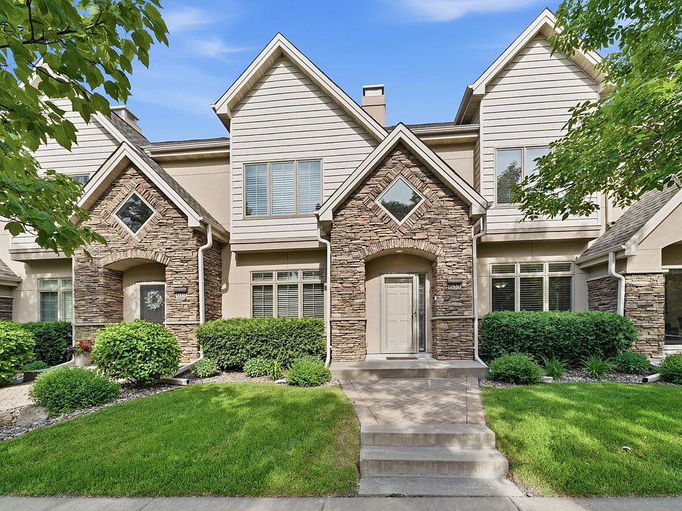 1st image of 635 Willoughby Way W