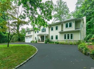 360 Motts Cove Rd S, Roslyn Harbor, NY 11576