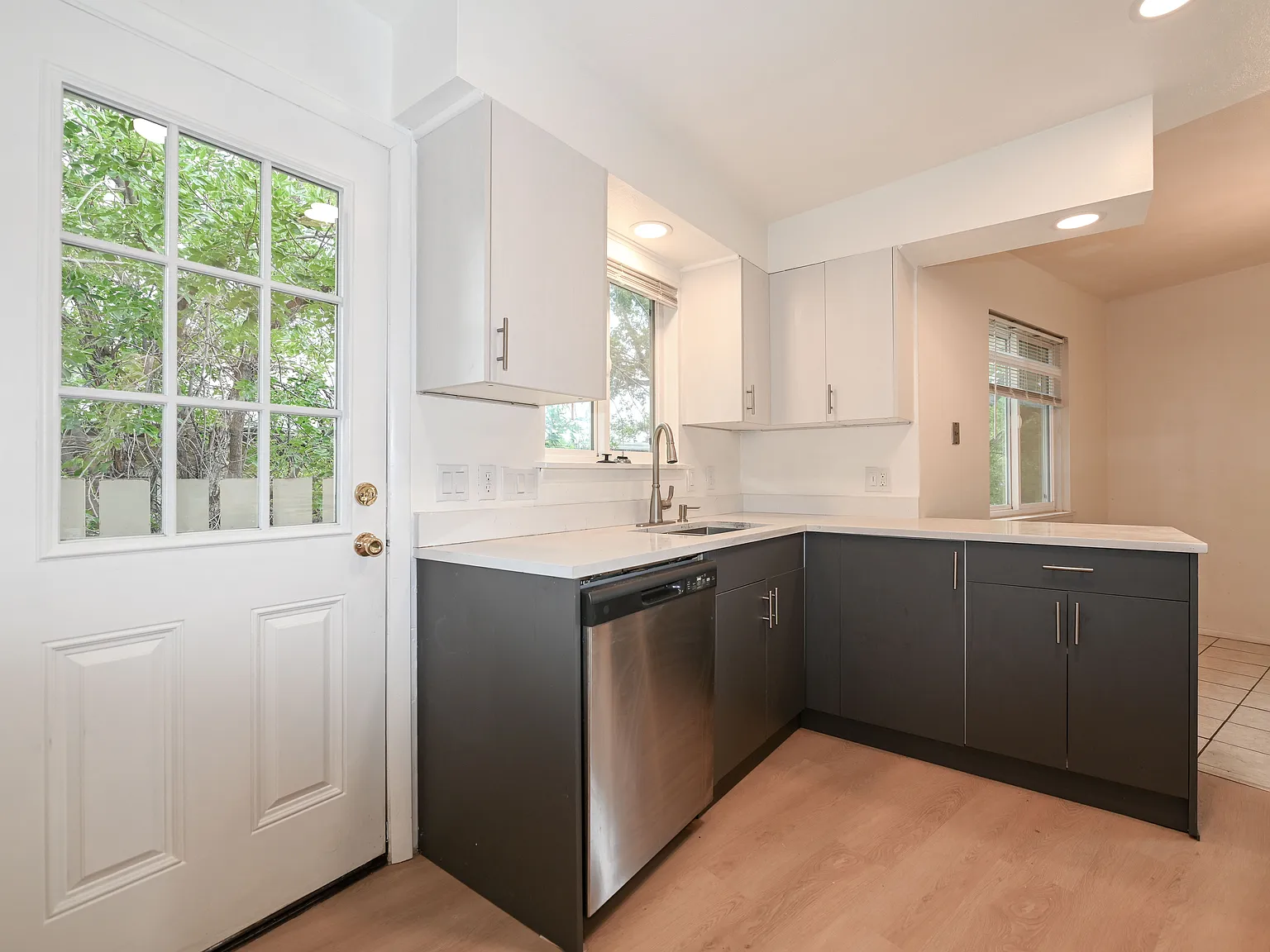 4 bed, 1702 sqft, $5,800 — Photo 4